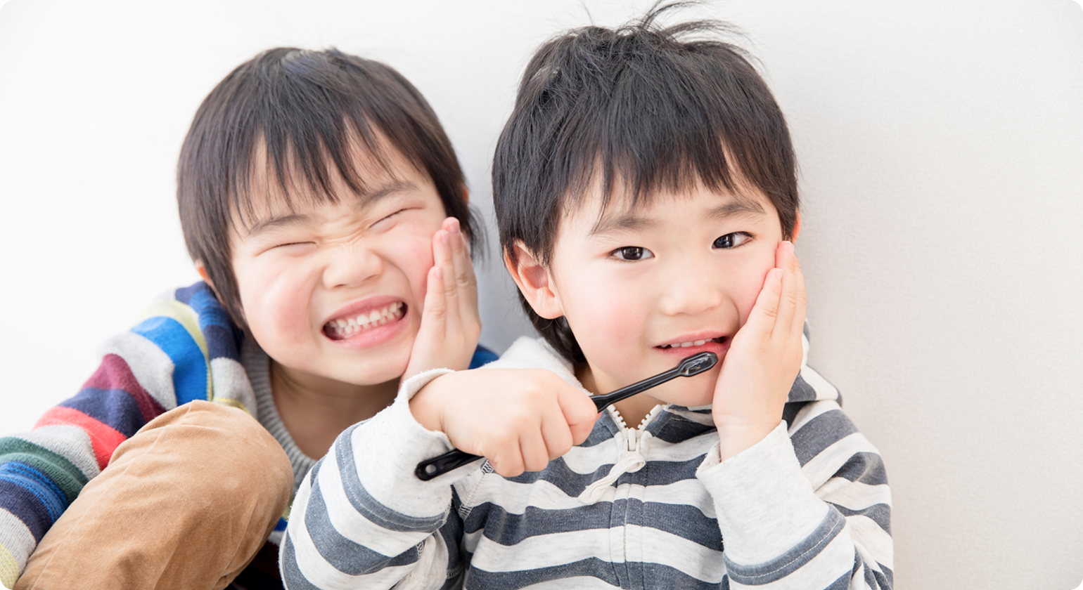 歯みがきをするお子様